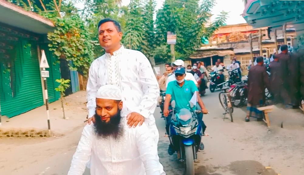 কলারোয়ার চন্দনপুরে শফির নেতৃত্বে মোটরসাইকেল শোডাউন