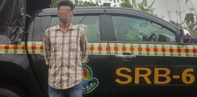 সাতক্ষীরায় জাকারিয়া হত্যা মামলার পলাতক আসামি হুজাইফা গ্রেপ্তার