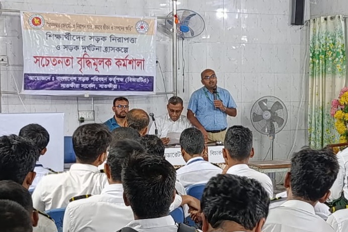 সাতক্ষীরা সরকারি উচ্চ বিদ্যালয়ে সড়ক সচেতনতা বিষয়ক কর্মশালা