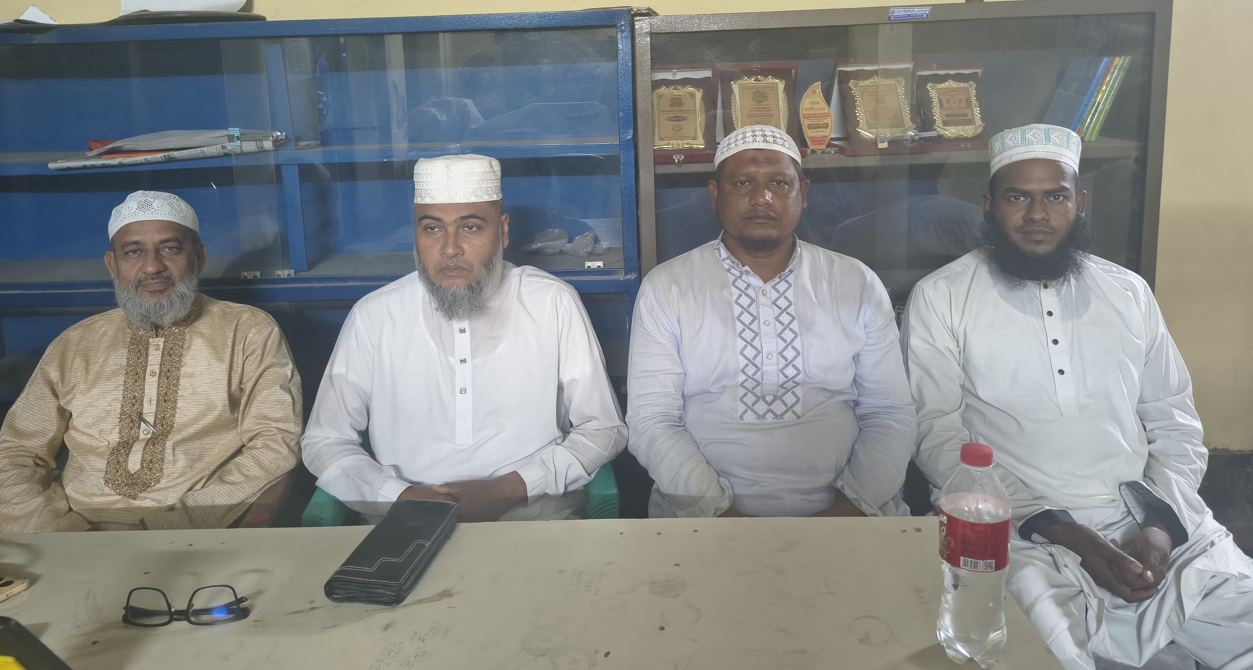 শ্যামনগরে দৈনিক আলোর পরশের জরুরি সভা
