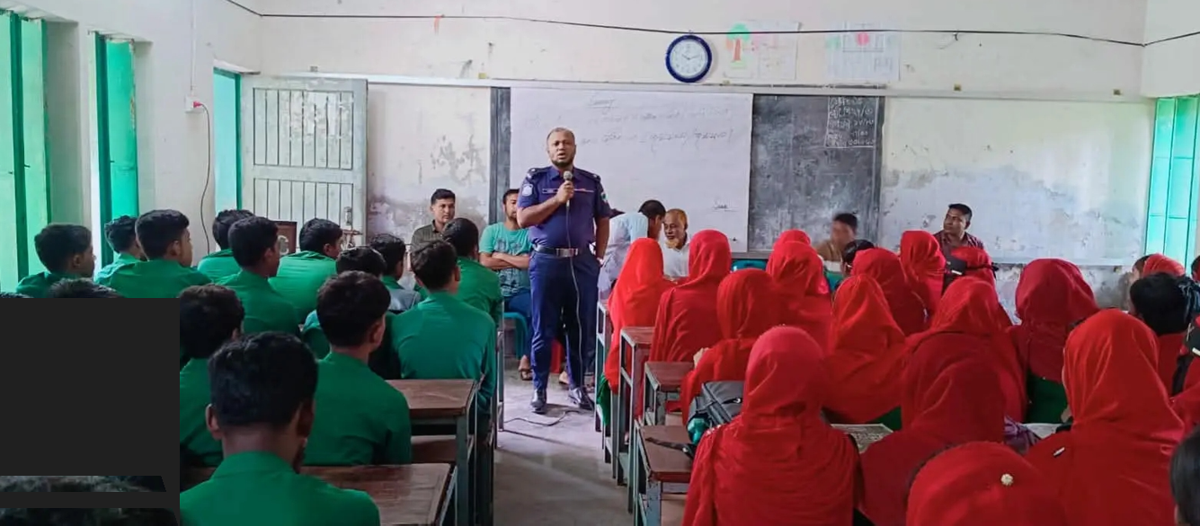 দেবহাটার শরচ্চন্দ্র উচ্চ বিদ্যালয়ে সামাজিক সচেতনতায় মতবিনিময়