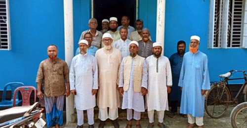 দেবহাটায় অসহায় পরিবারকে আর্থিক সহায়তা