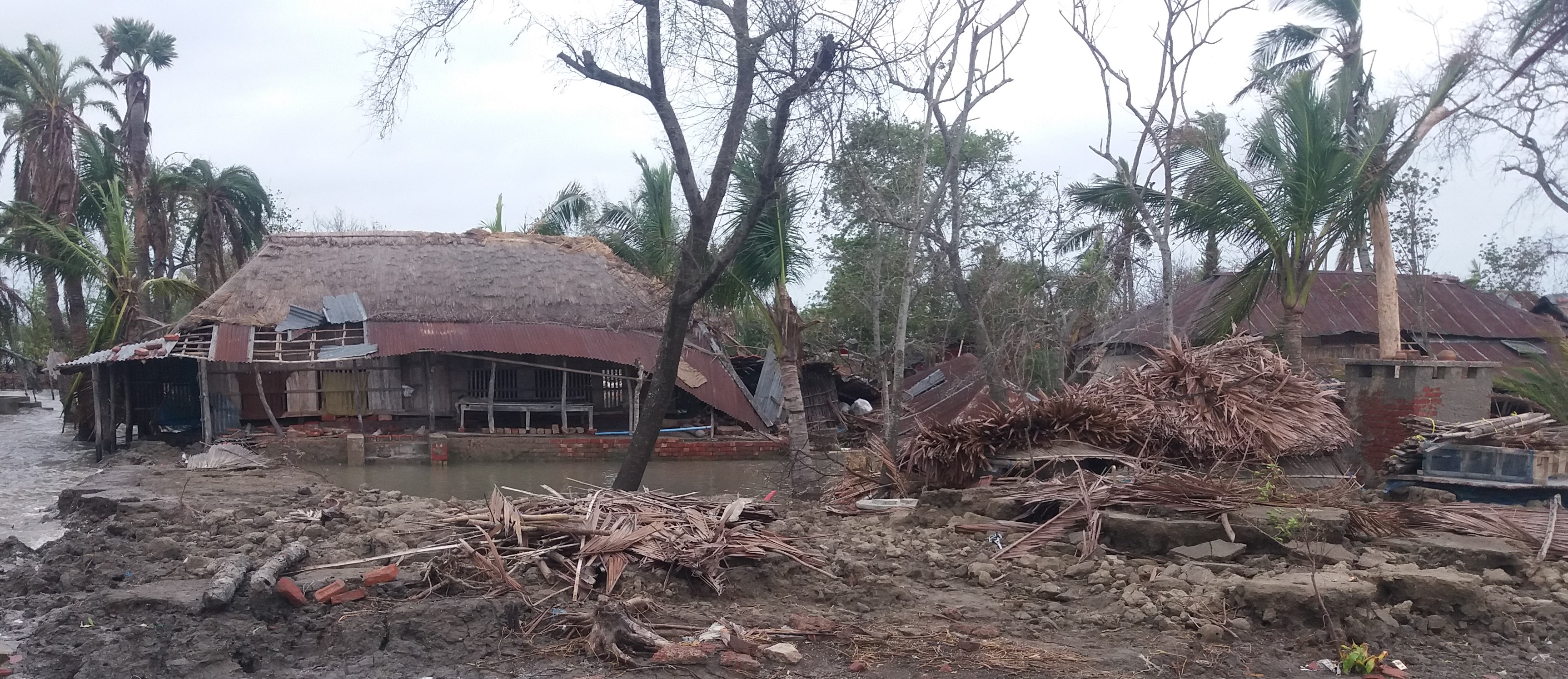 জলবায়ু পরিবর্তনে  হুমকির মুখে সাতক্ষীরার জীবন ও জীবিকা