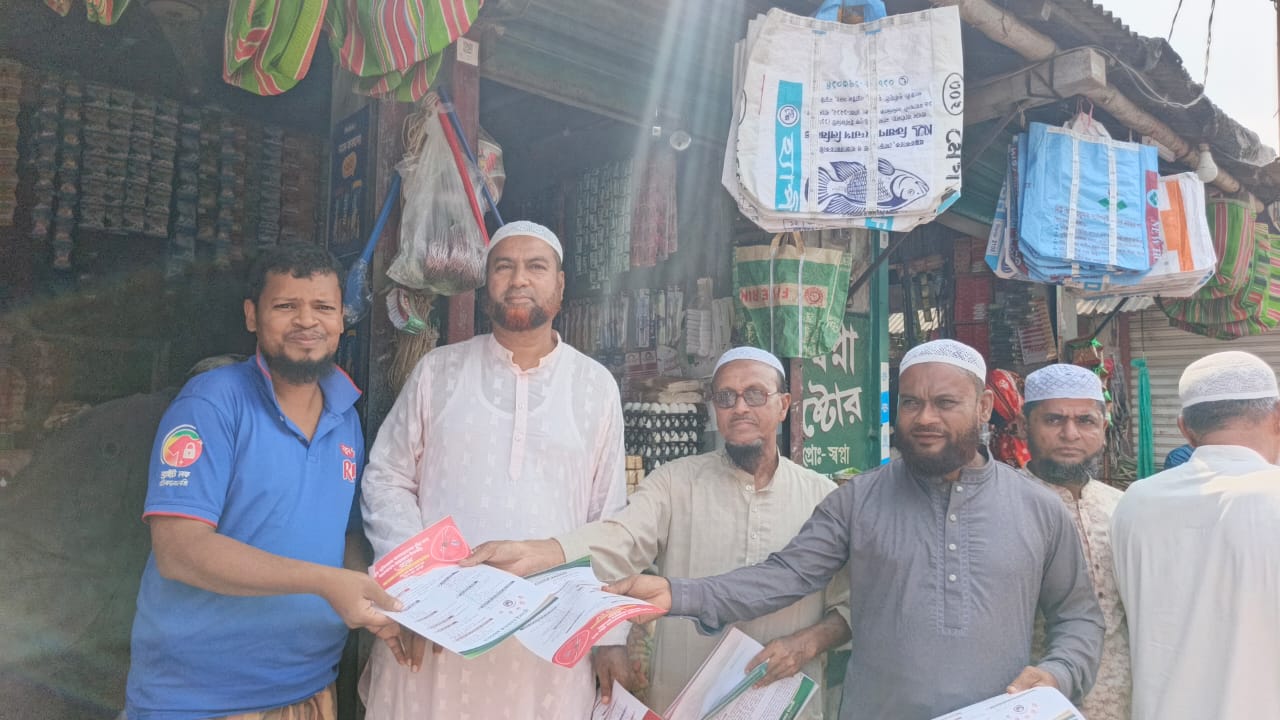 শ্যামনগরে ডেঙ্গু প্রতিরোধে জামায়াতের লিফলেট বিতরণ